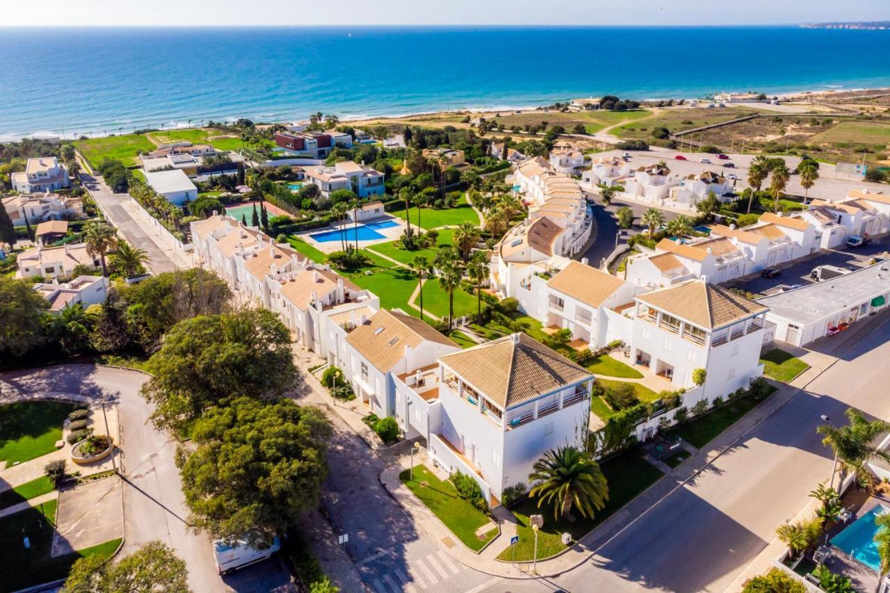 Beach Villa With Ocean View And Rooftop Cinema กีอา ภายนอก รูปภาพ