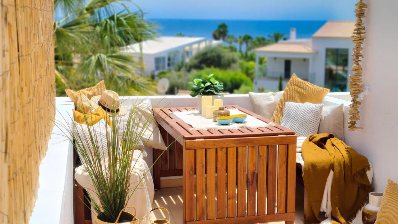 Beach Villa With Ocean View And Rooftop Cinema กีอา ภายนอก รูปภาพ