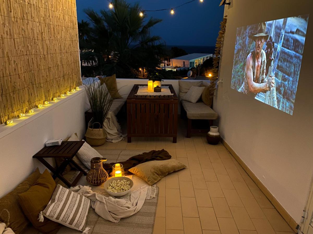 Beach Villa With Ocean View And Rooftop Cinema กีอา ภายนอก รูปภาพ